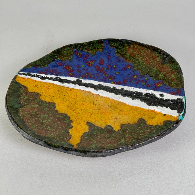 1980s Vintage 1980s Signed Decorative Footed Ceramic Art Plate, Memphis Inspired For Sale - Image 5 of 10