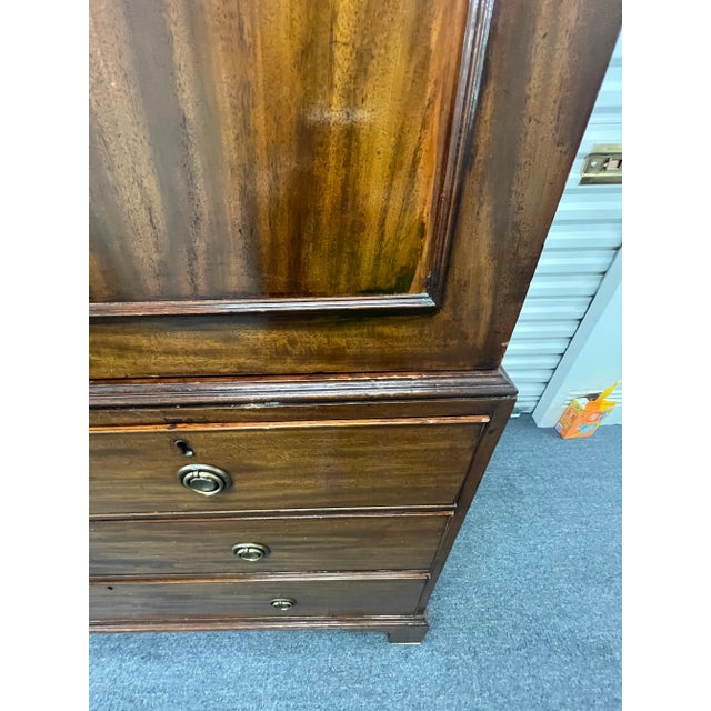 Late 18th Century Antique George III Linen Press From West Croydon, Surrey United Kingdom For Sale - Image 4 of 11