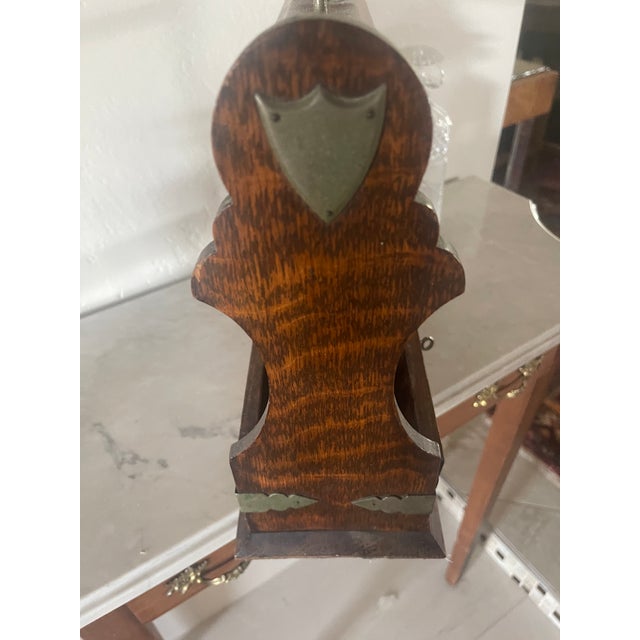 Arts & Crafts 1910s English Oak Arts & Crafts Bareware Caddy Lockable Tantalus With Three Crystal Decanters For Sale - Image 3 of 8