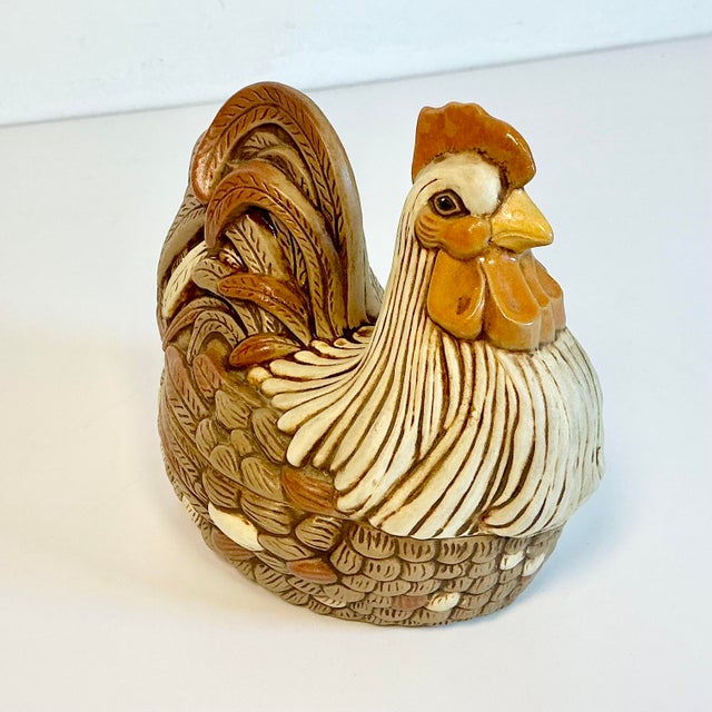Ceramic 1985 Vintage Arts & Crafts Americana Farmhouse Folk Art Ceramic Hen on Nest Covered Tureen For Sale - Image 7 of 13