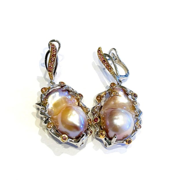 Late 20th Century Bochic “Orient” Vintage Multi Sapphire & White Baroque Pearl Earrings Set In 18k For Sale - Image 5 of 8
