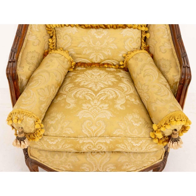 French Louis XV Yellow Silk Damask Upholstered Walnut Bergere For Sale - Image 3 of 11