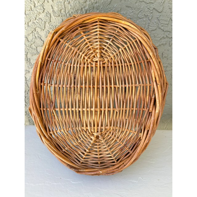 Late 20th Century Vintage 1900s Large Natural Wicker Oval Shaped Basket With Handles For Sale - Image 5 of 11