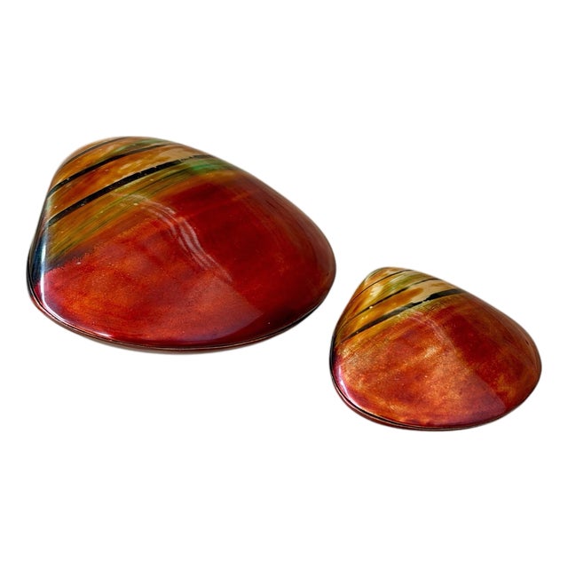 Pair of Vintage Asian Lacquered Clam Shell Trinket Boxes For Sale