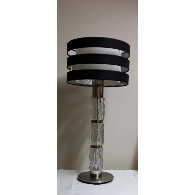 Vintage Table Lamp with Foot Made of Chrome-Plated Metal, 1970s, in Very Good conditions. Designed 1970 to 1979 European...