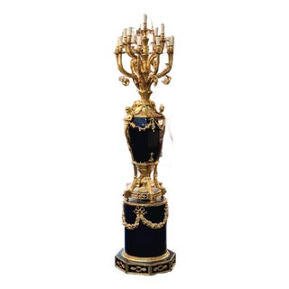 Midnight Majesty – French-Inspired Porcelain Vase & Candelabra on an Ornate Pedestal With Gold Leaf and Bronze Details For Sale