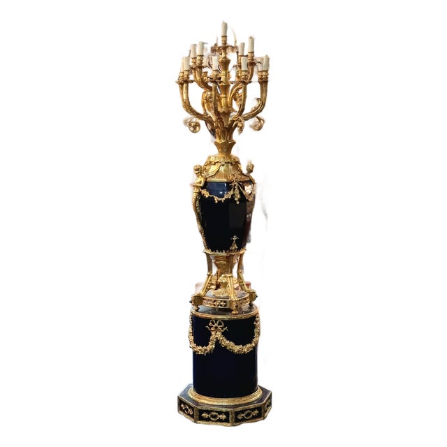Midnight Majesty – French-Inspired Porcelain Vase & Candelabra on an Ornate Pedestal With Gold Leaf and Bronze Details For Sale