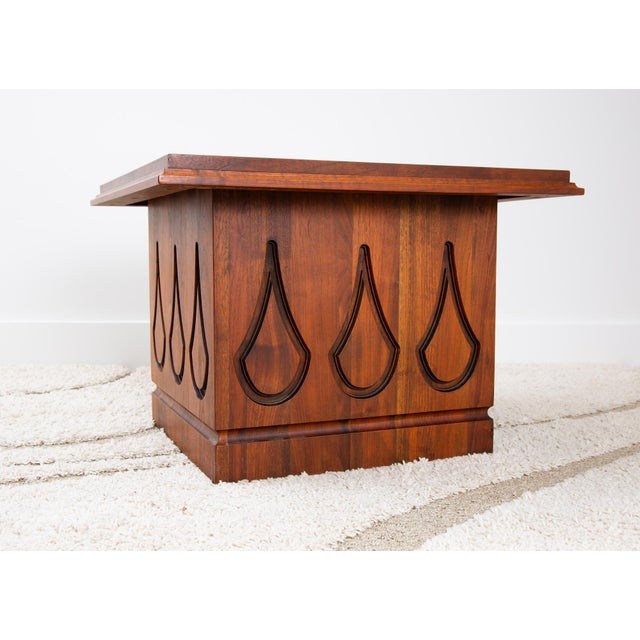 Unique mid-century end table with contrast deep carved tear drop design. Rich reddish mahogany finish and striking wood...
