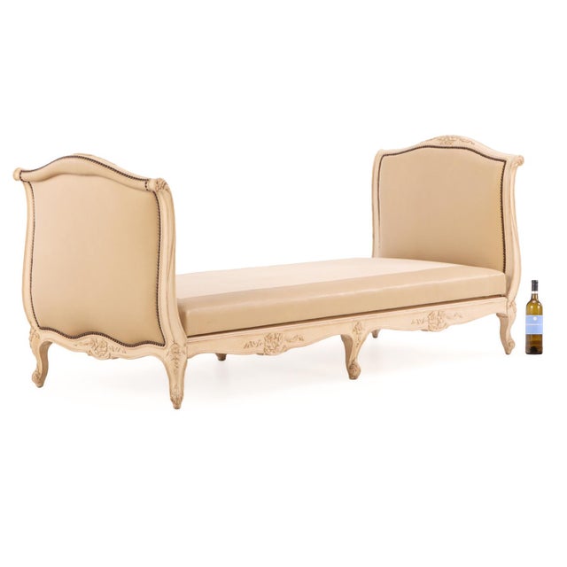 Tan French Painted and Carved Louis XV-Style Daybed, C. 1940. For Sale - Image 8 of 8