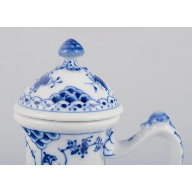 1960s Blue Fluted Half Lace Coffee Pot in Porcelain from Royal Copenhagen, 1960s For Sale - Image 5 of 10
