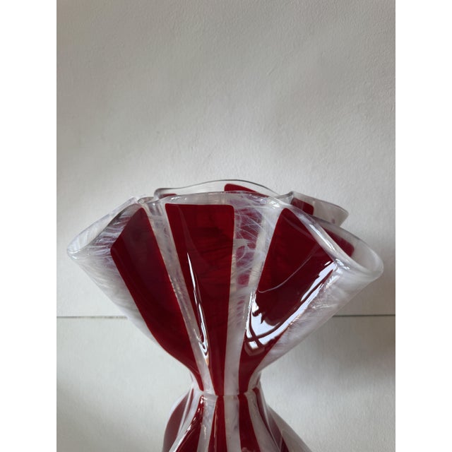 1970s Mid-Century Modern Italian Sculptural Red and White Murano Glass Vase, 1960s For Sale - Image 5 of 18