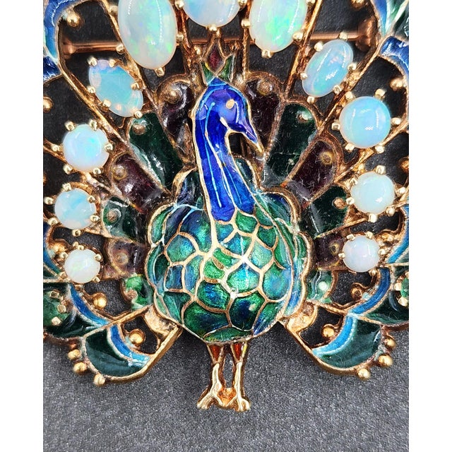 This exquisite brooch is a captivating piece. The brooch showcases a stunning display of opals, with a total weight of...