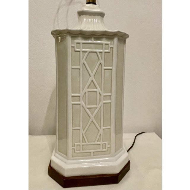 Mid-Century Modern MCM Nardini Studios Lattice Pagoda Ceramic Table Lamp For Sale - Image 3 of 10