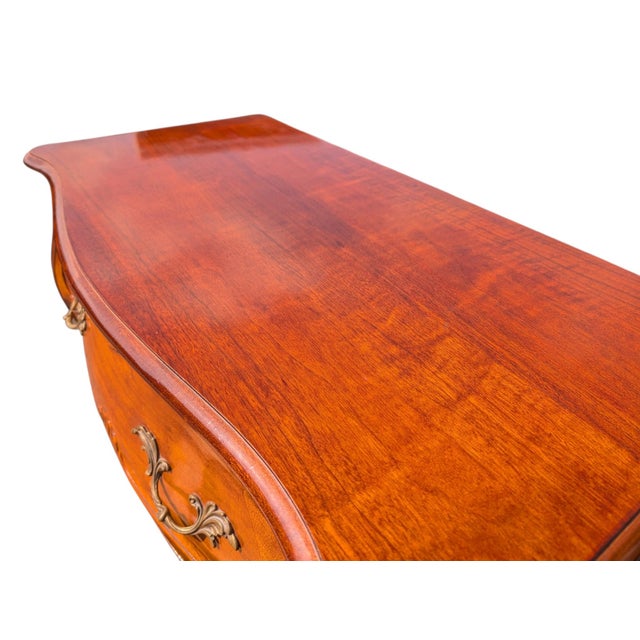 Wood Pair of Vintage Henredon Louis XV Bombé Walnut Chests / Oversized Nightstands For Sale - Image 7 of 10