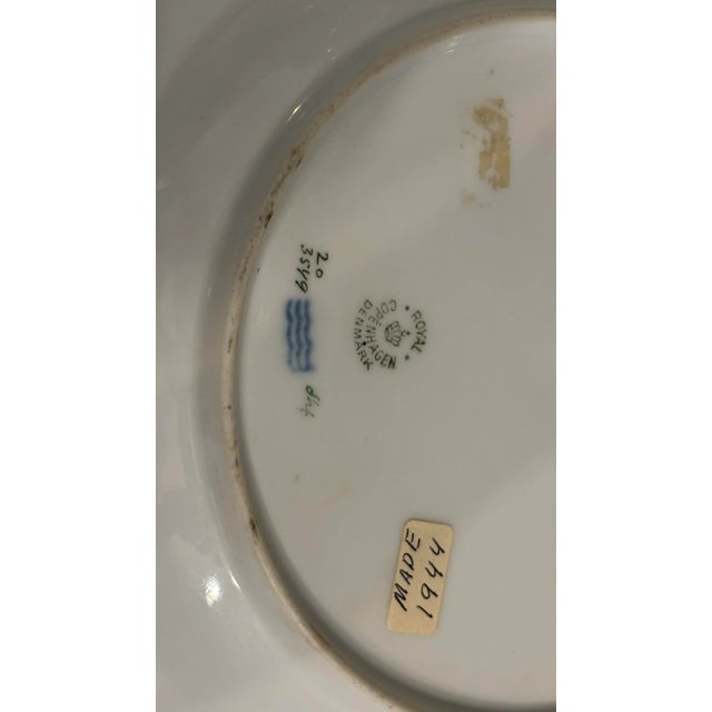 Ceramic Late 18th Century Royal Copenhagen Flora Danica Dinner Plate #20/3549 Trifolium L. For Sale - Image 7 of 8