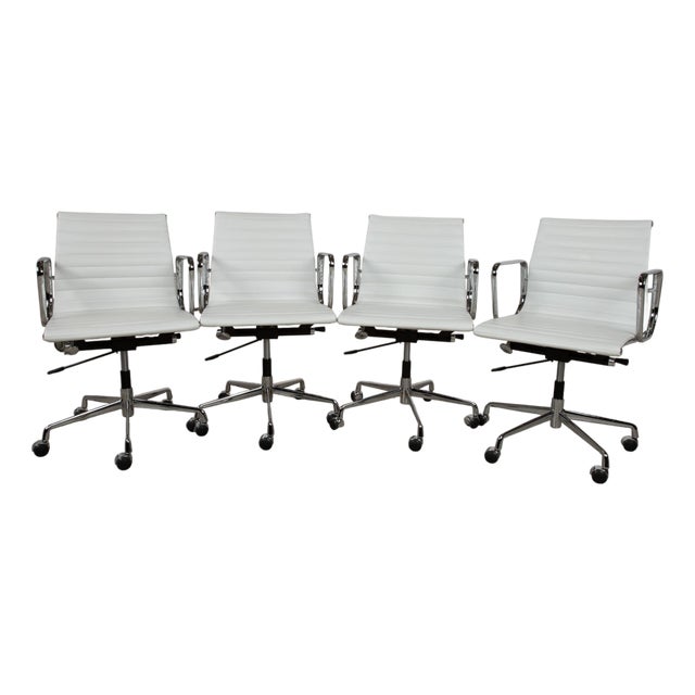 EA117 Leather Chairs from Vitra, Set of 4 For Sale