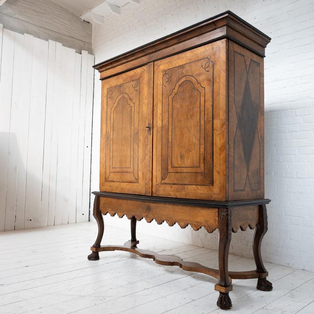 Oak and walnut 2-door cabinet, 18th This fully restored piece of furniture is composed of a lower part with a drawer on...