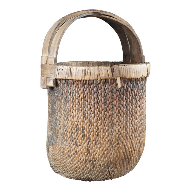 Early 20th Century Antique Chinese Hand Woven Willow Rice Gathering Basket Bentwood Handle Bucket For Sale