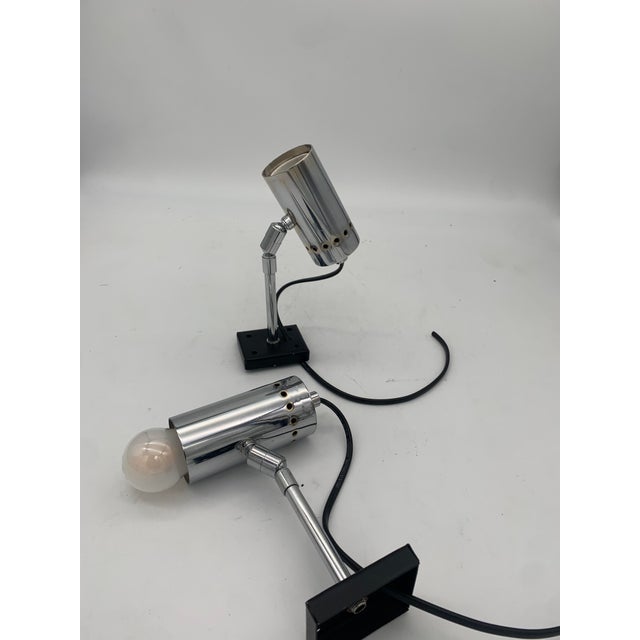 This pair of wall lamps, attributed to Stilnovo, is adjustable. Typical 1960s spotlights. The material is chromed metal...