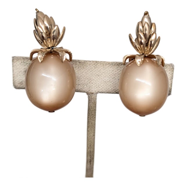 Vintage 1950s Signed Napier Goldtone Peach "Moonglow" Clip Earrings -2 Pieces For Sale