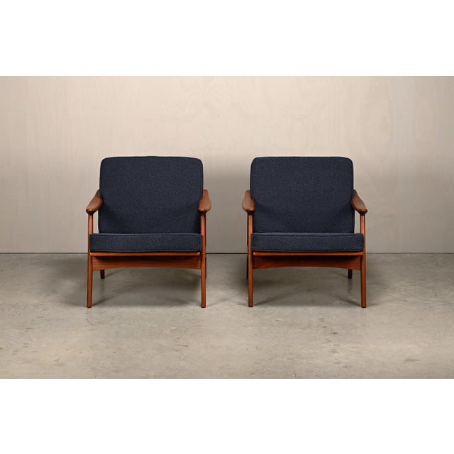 Scandinavian Modern Lounge Chairs in Teak and Dark Blue Bouclé Fabric, 1960s, Set of 2 For Sale - Image 4 of 18