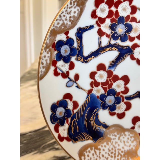 Mid-Century Apple Blossom Motif Gold Imari Decorative Plate For Sale In Seattle - Image 6 of 9