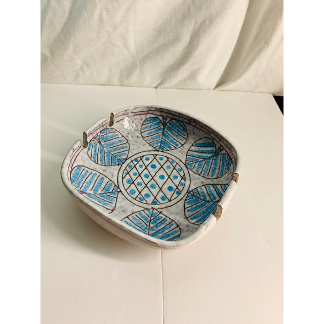 Circa 1960s Blue and White Attributed to Bitossi Pottery Ashtray Vessel Made in Italy For Sale In Chicago - Image 6 of 7