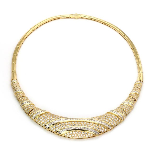 This is a magnificent Estate necklace. It is crafted from 18k yellow gold with a polished finish. The front center of the...