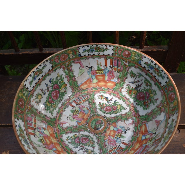 Chinese Chinese Export Rose Medallion Punch Bowl of the 19th Century For Sale - Image 3 of 8