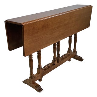 1950s Traditional Americana Maple Drop Leaf Gate Leg Dining Table. For Sale