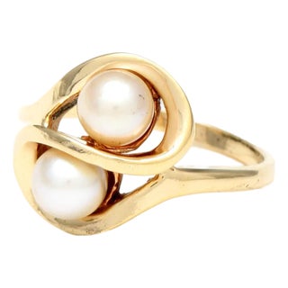 10KY Twin Cultured Pearl Bypass Ring, size 5.75 For Sale