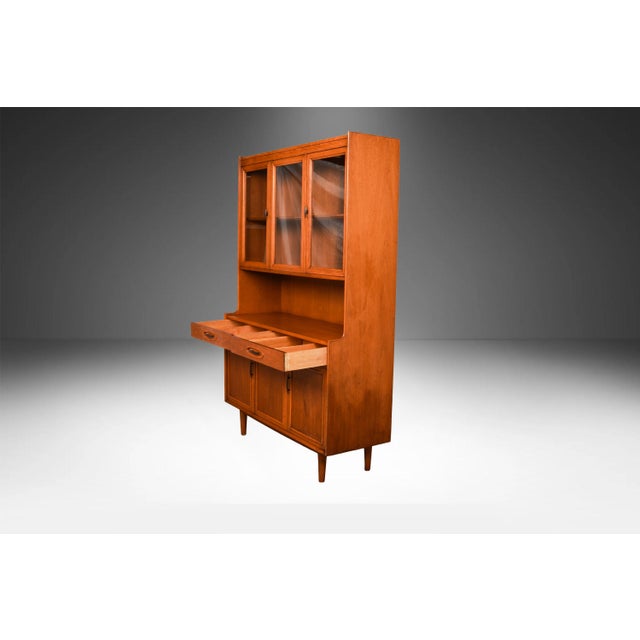 Mid-century modern hutch China Cabinet from the Morganton Furniture "CopenArt" line. Minimalist Danish Modern inspired...