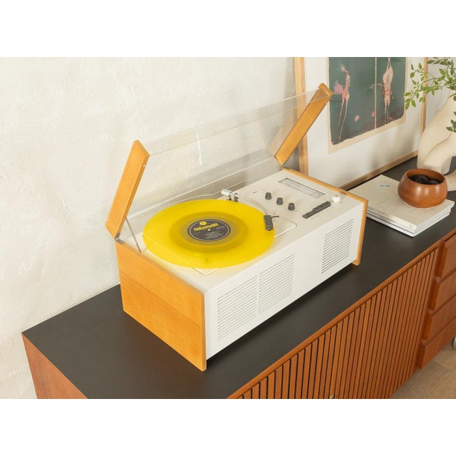 BRAUN SK-55 Snow White's Coffin, Dieter Rams Width: 59 cm Height: 25 cm Depth: 30 cm This piece has been carefully cleaned...