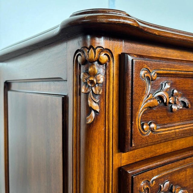 Antique Louis XV Chest of Drawers in Walnut & Brass, 1900s For Sale - Image 10 of 18