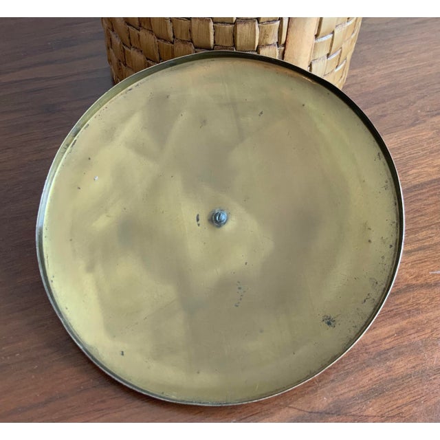 Vintage Mid Century Modern Woven Ice Bucket With Glass Liner & Brass Finish Lid. For Palm Beach Regency, British Colonial & Natural Decor. Heavy Pc. For Sale In New Orleans - Image 6 of 11