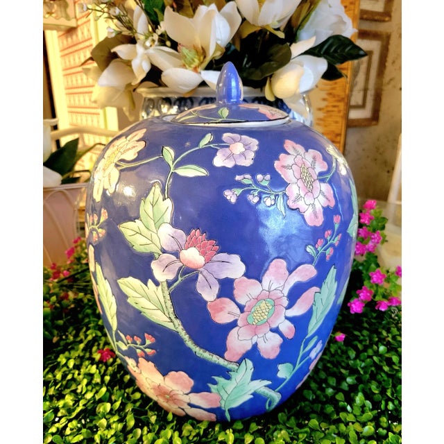 Chelsea House Inc Vintage Large Ceramic Chinoiserie Blue Pink Green Floral Ginger Jar Room Decor For Sale - Image 4 of 7