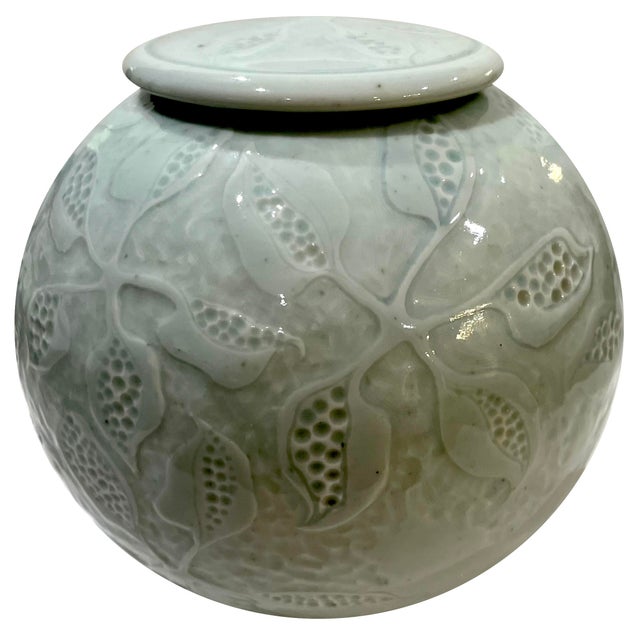 1980's Celadon Porcelain Moon Jar With Lid - Ken Edwards Montana Potter For Sale - Image 4 of 11
