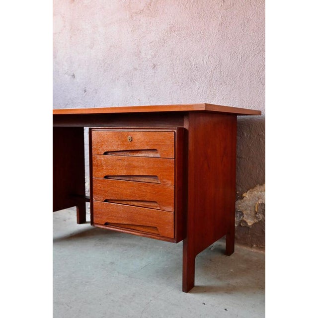 Teak Chest of Drawers by Edmondo Palutari for Dassi, 1960s For Sale - Image 13 of 15