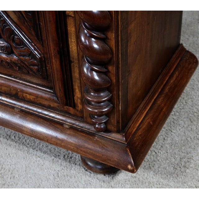 Late 19th Century Louis XIII Landing Linen Chest in Beech and Walnut For Sale - Image 14 of 18