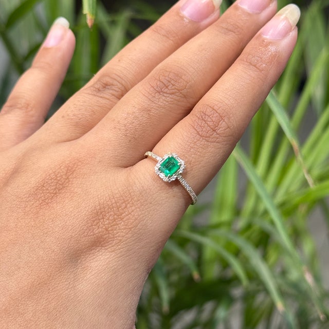 14k Yellow Gold Emerald Diamond Modern Proposal Ring in 14k Yellow Gold Size 6.5 For Sale In New York - Image 6 of 18