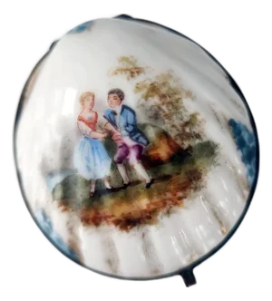Antique French Limoges Hand-Painted Shell Trinket Box With Gilt Mount, Circa 1900