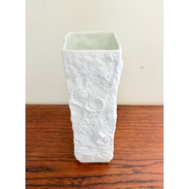 Vintage Vase in West German Biscuit Porcelain from AK Kaiser, 1970s For Sale - Image 4 of 9