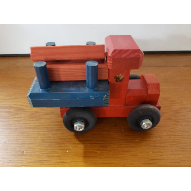 It measures 5 1/2" long, 4" high and 3 3/4“ wide. The piece is in excellent overall condition with minor signs of wear...