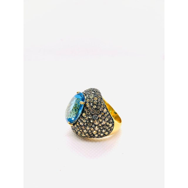 Bochic "Orient" Vintage Gray Diamond, & Blue Topaz Ring Set In 18K Gold & Silver For Sale - Image 12 of 18