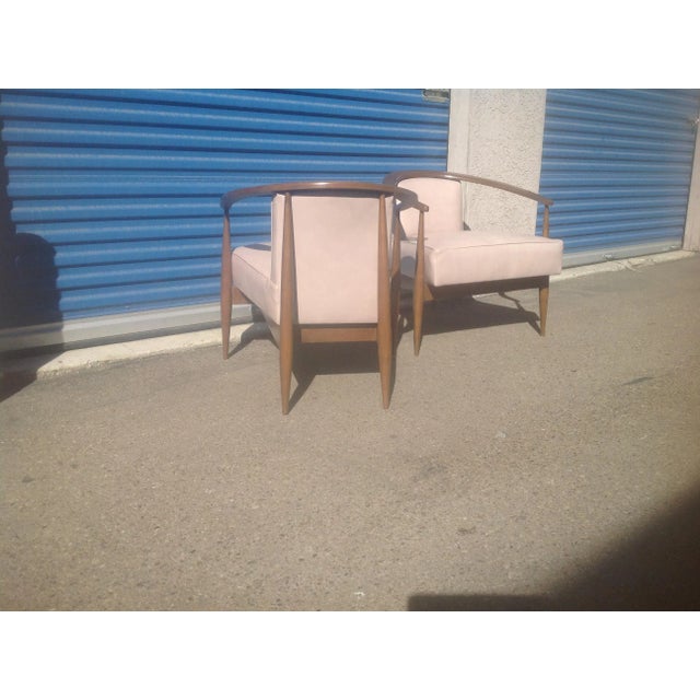 Mid Century Modern Pair of Lounge Chairs For Sale - Image 4 of 7