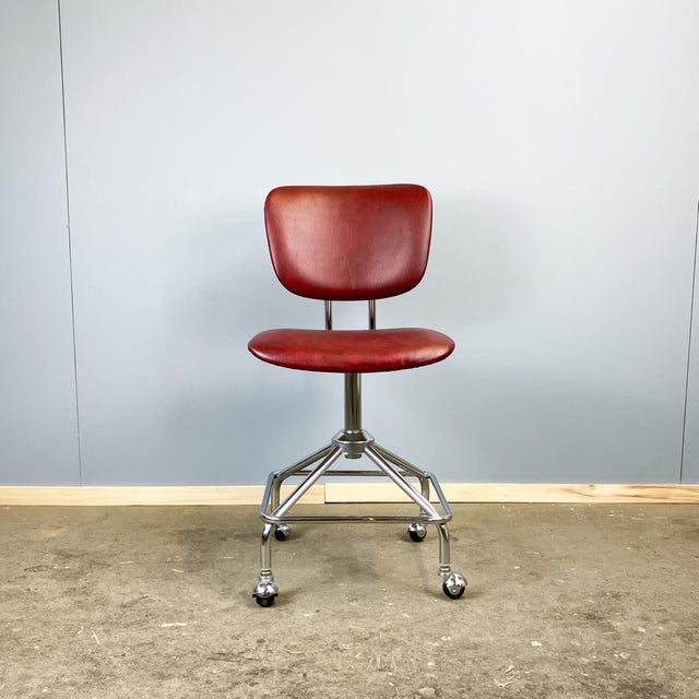 Mid-Century Modern Swivel Chair in Chrome Frame and Faux Leather, 1960s For Sale - Image 3 of 11
