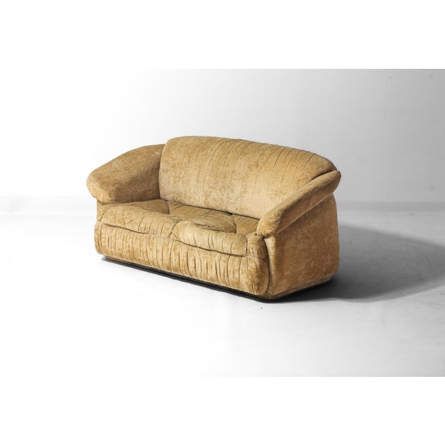1970s Italian 2-Seater Sofa in Beige Velvet, 1970s For Sale - Image 5 of 12
