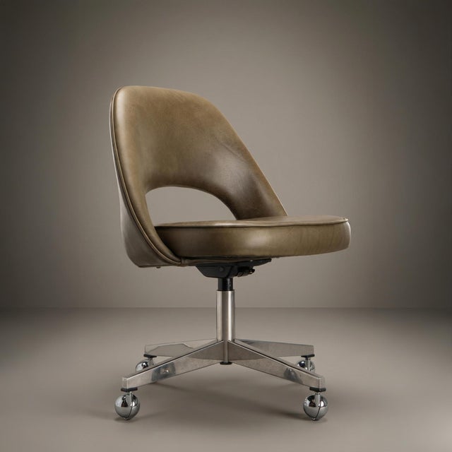 1970s Saarinen Executive Armless Chair in Olive Italian Leather, Stainless Swivel Base For Sale - Image 5 of 10