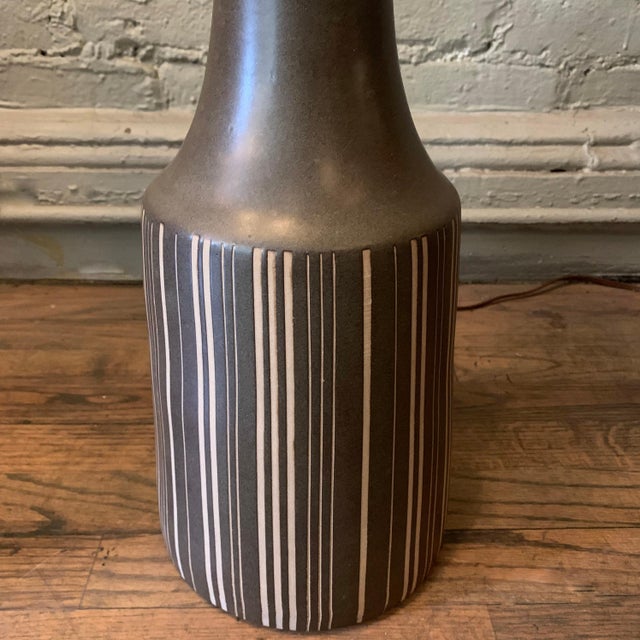 Marshall Studios Mid 20th Century Art Pottery Brown Striped Table Lamp by Gordon Martz for Marshall Studios For Sale - Image 4 of 7