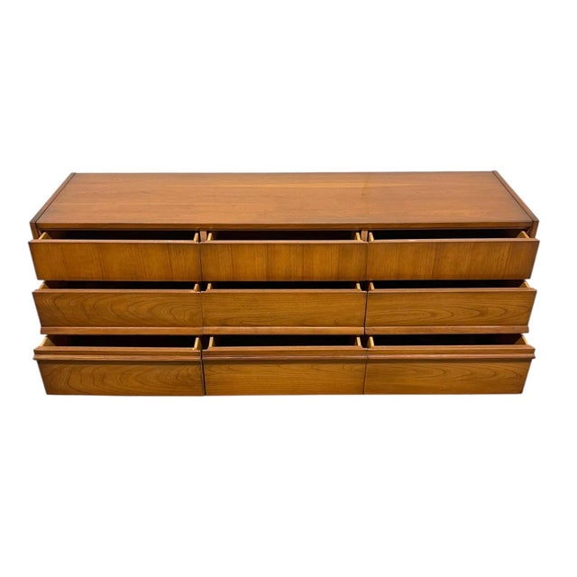 Mid-Century Modern Vintage Mid-Century Modern Matching Dresser Set - 9-Drawer Low Dresser & Highboy With Sculpted Integrated Pulls and Dovetail Drawers, 2 Pieces For Sale - Image 3 of 11